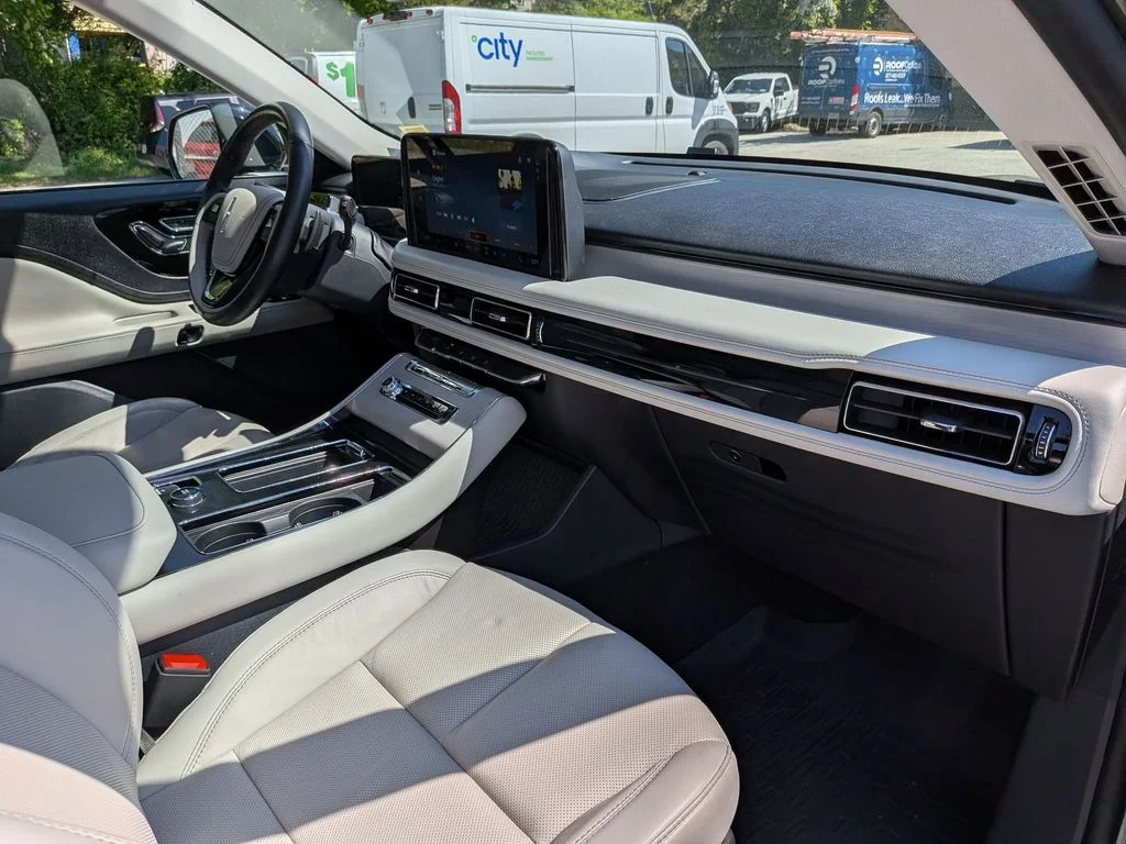 Used 2025 Gray Lincoln Reserve image 33