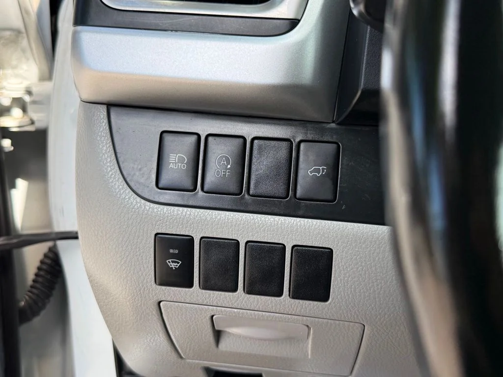 Used 2019 White Toyota XLE image 16