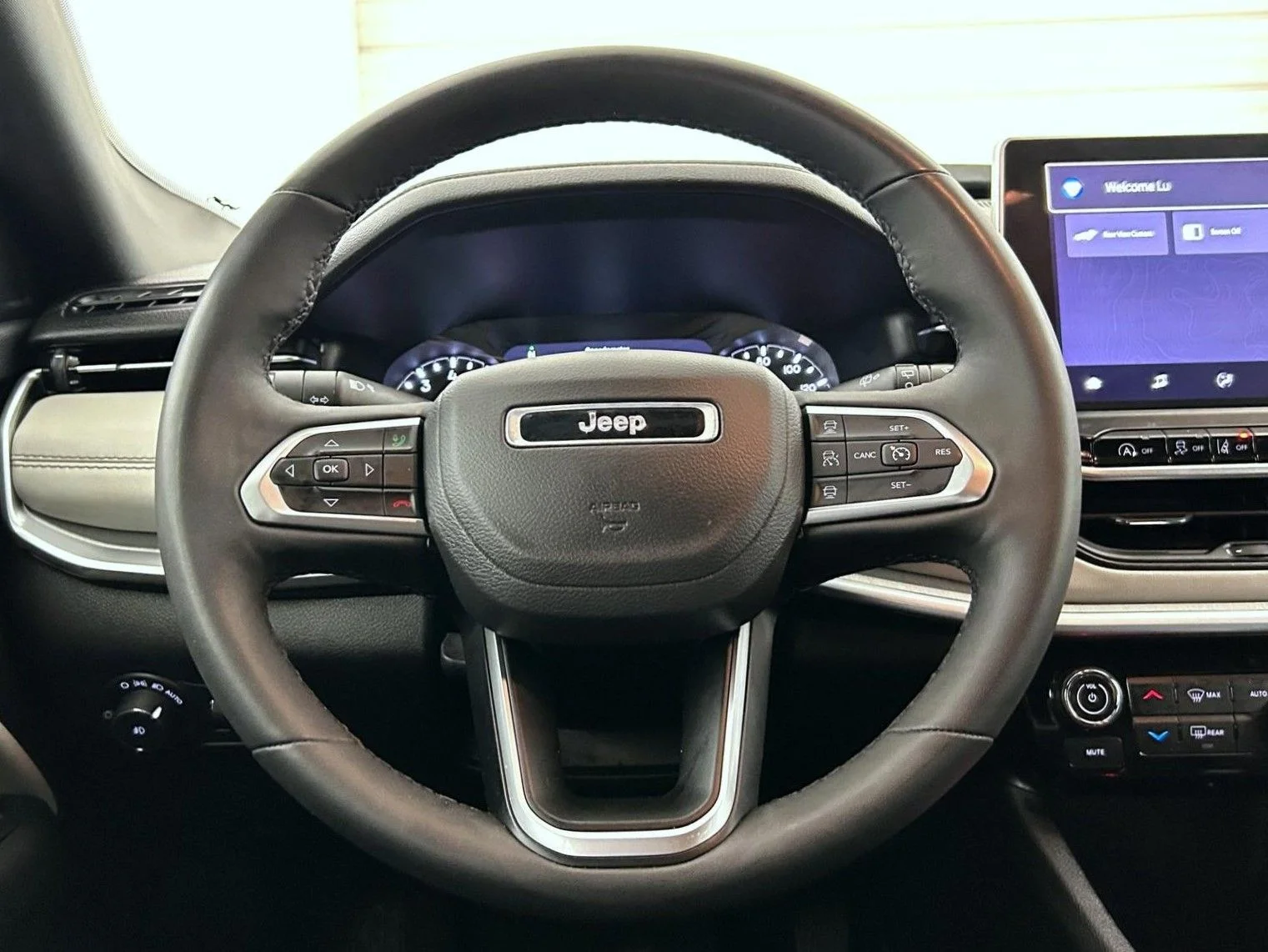 Used 2025 White Jeep Limited image 11