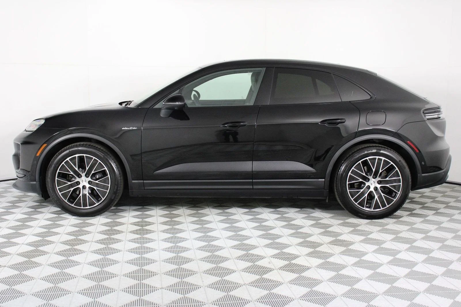Certified 2025 Porsche Macan Base with VIN WP1AA2XA5SL003551 for sale in Pasadena, CA