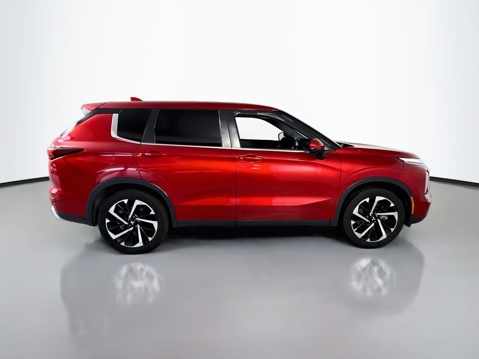 Used 2023 Red Diamond Mitsubishi SE image 8