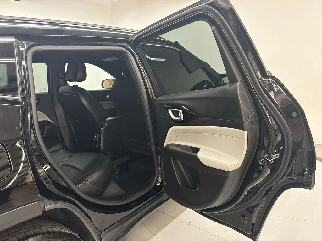 Used 2023 Diamond Black Jeep Limited image 15