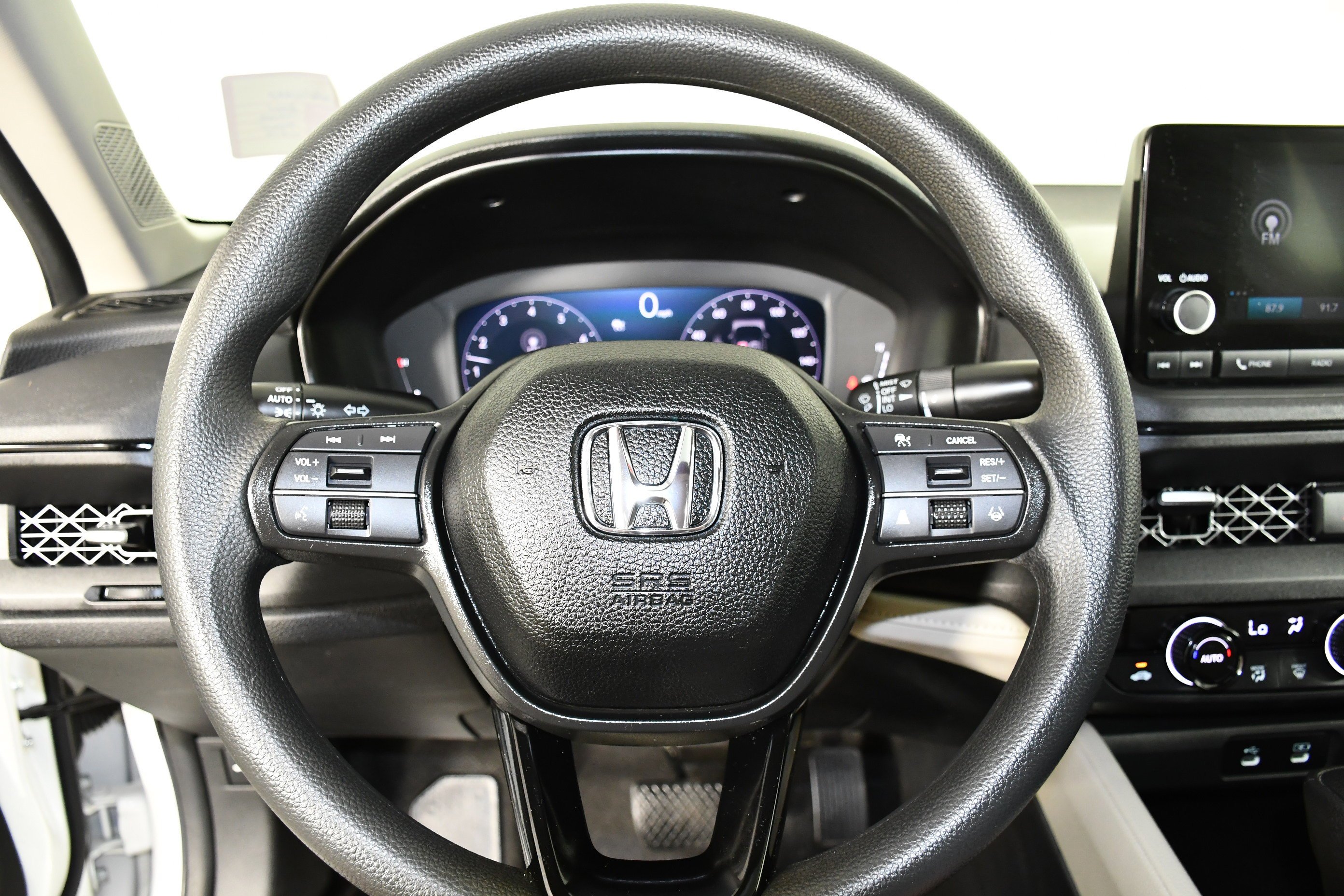 Certified Used 2025 Platinum White Pearl Honda 1.5T SE image 19