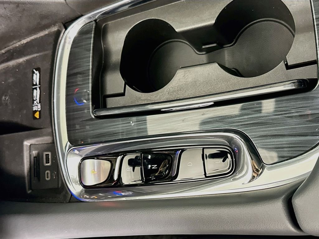 Used 2023 Ebony Twilight Metallic Buick Essence image 17