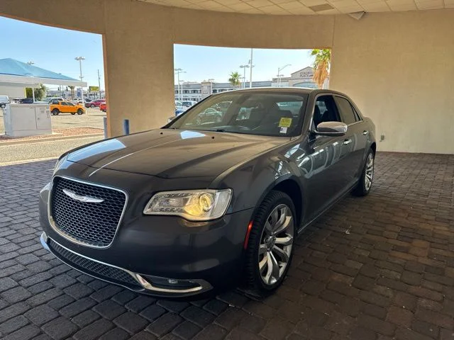 2019 Chrysler 300 Limited's photo