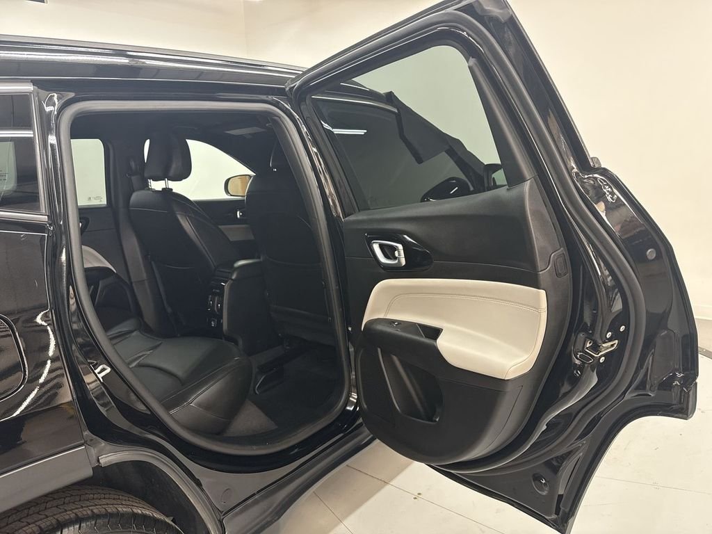 Used 2023 Diamond Black Jeep Limited image 15