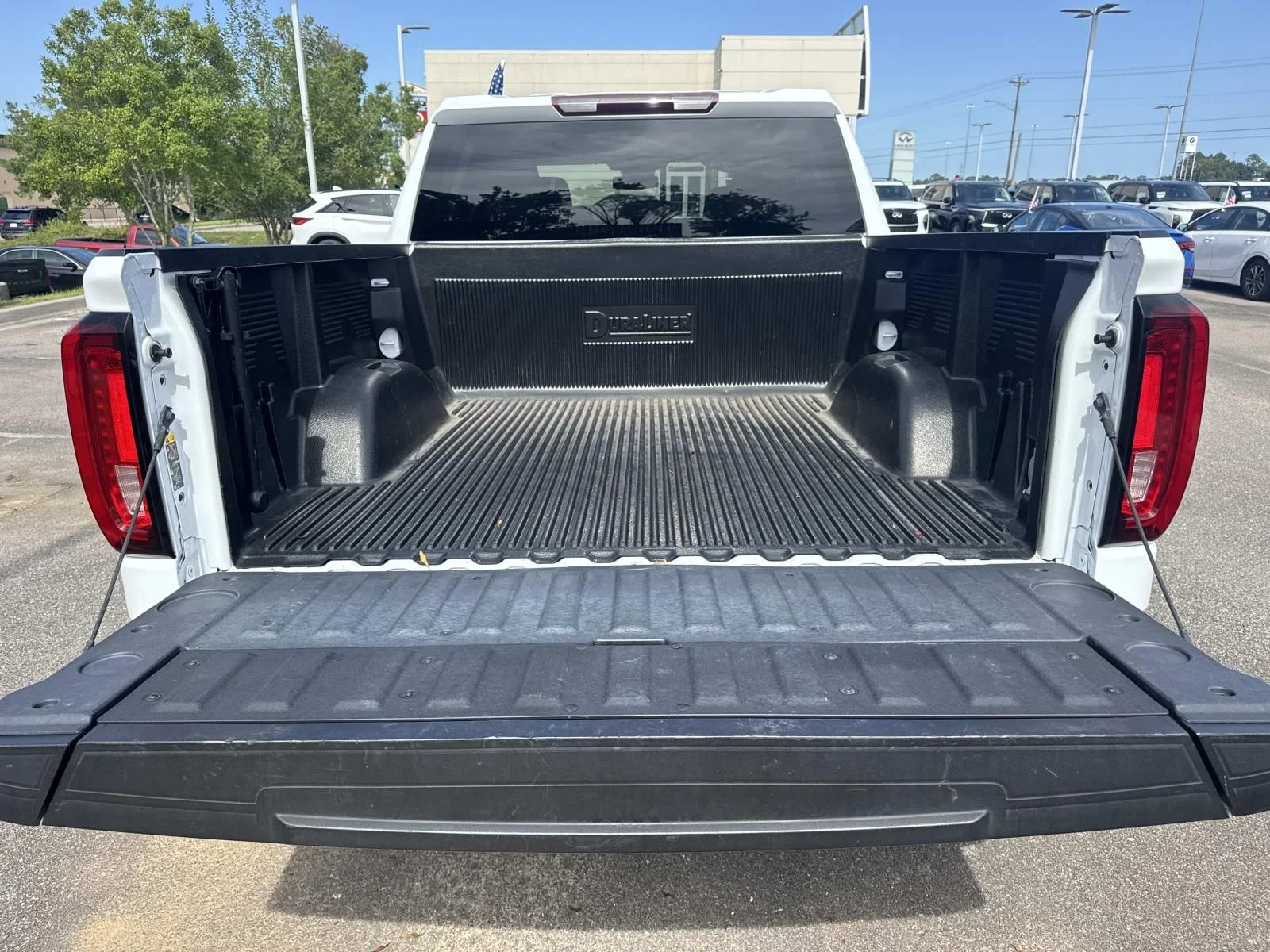 Used 2024 White GMC SLT image 9