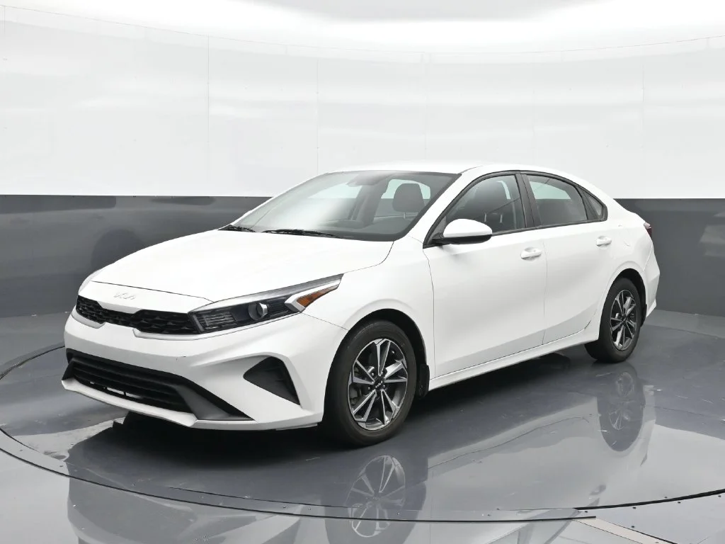 Used 2023 White Kia LXS image 1