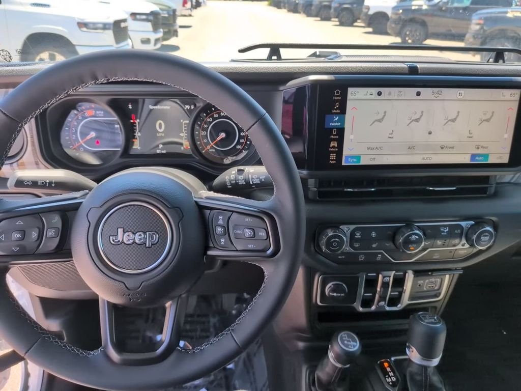 New 2026 Bright White Clear-Coat Exterior Paint Jeep  image 32