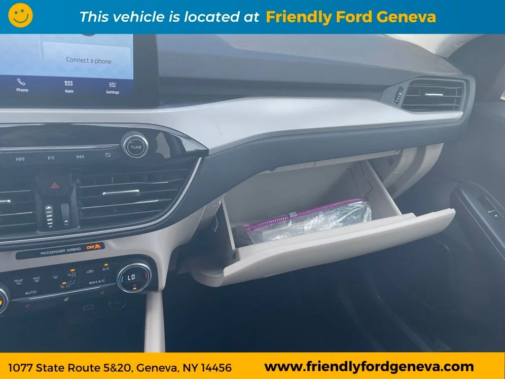 Used 2021 Gold Ford SE image 26