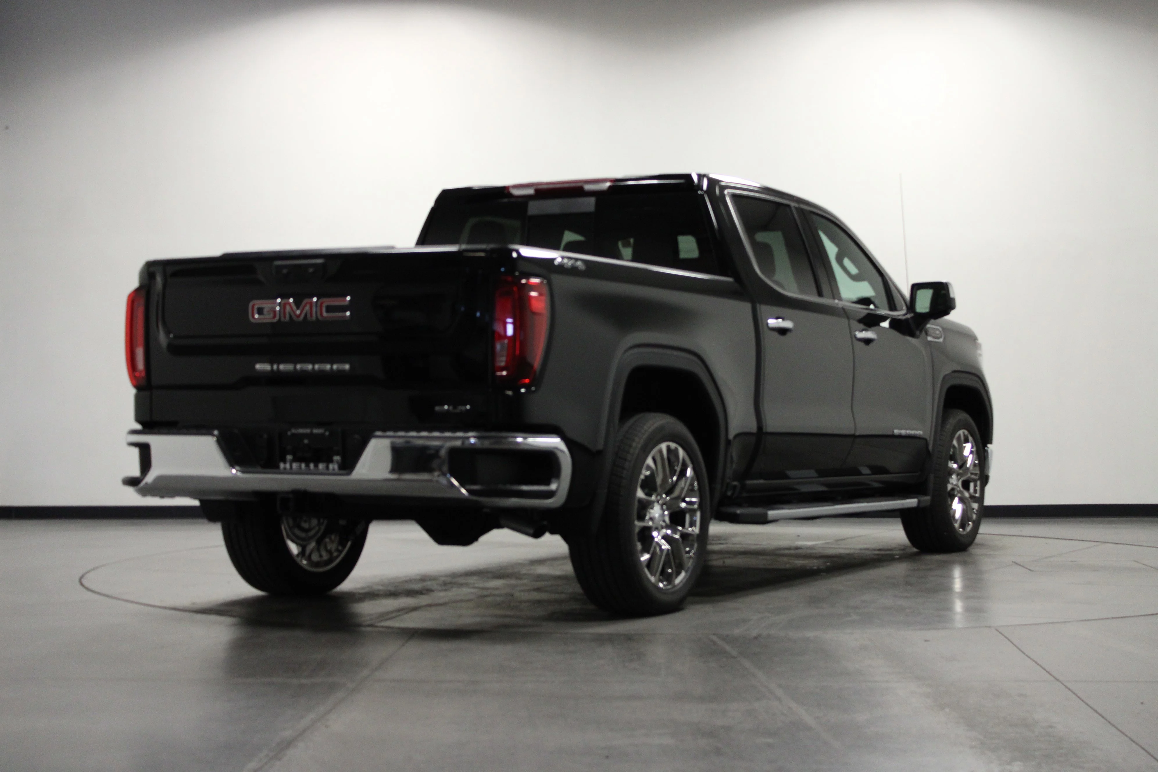 New 2026 Onyx Black GMC SLT image 4