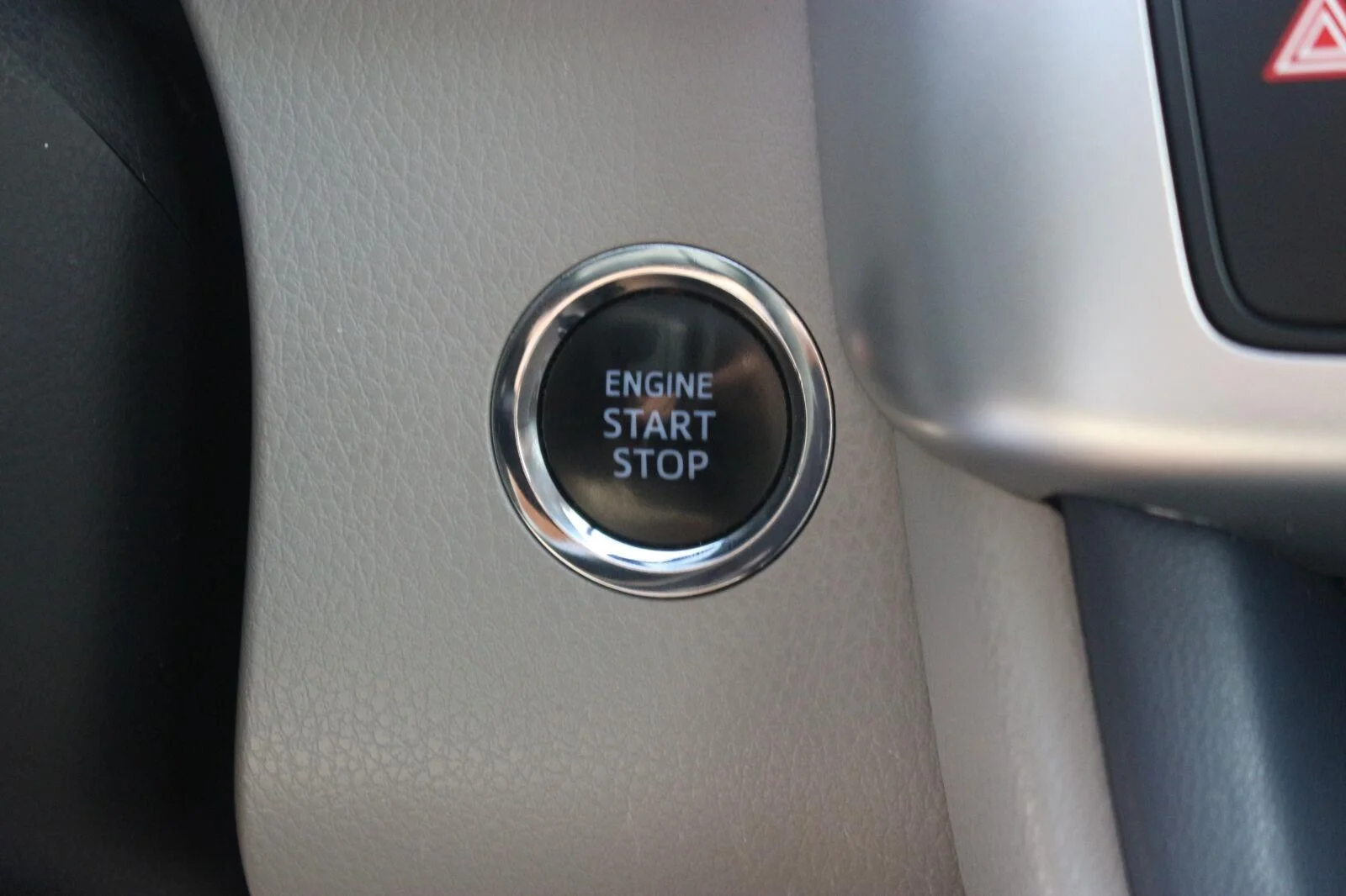 Used 2015  Toyota XLE image 28