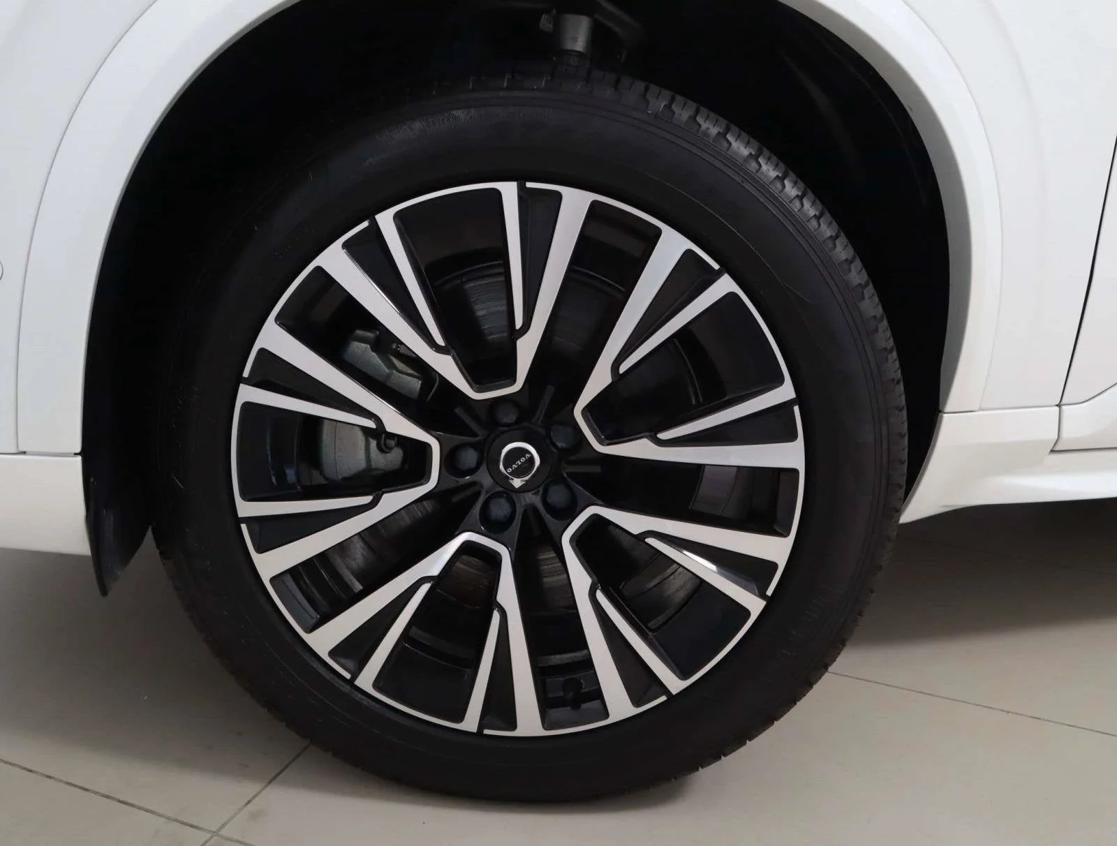Used 2025 White Volvo Plus image 10