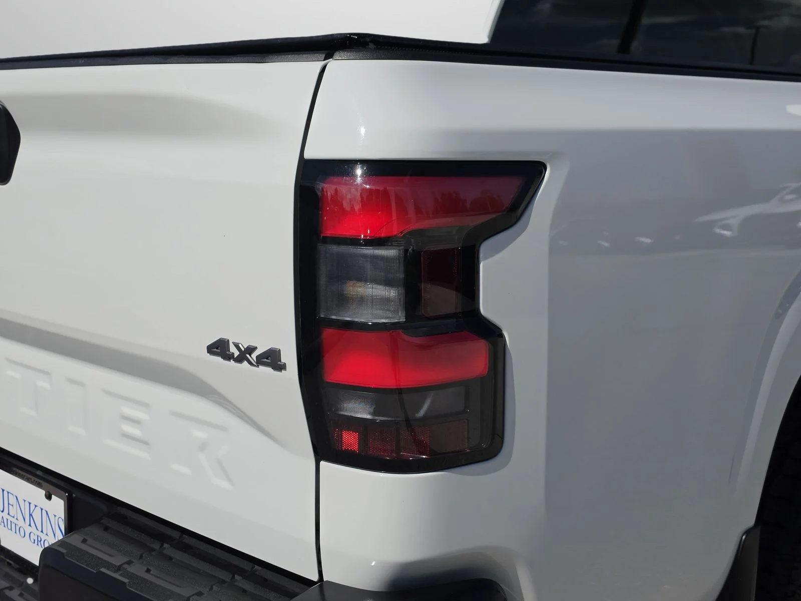 Used 2022 White Nissan S image 14