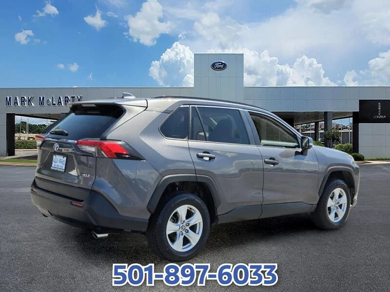 Used 2021 Magnetic Gray Metallic TOYOTA XLE FWD image 5