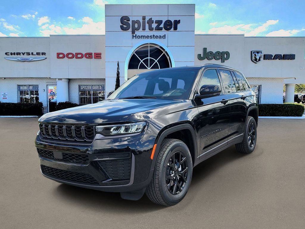 New 2026 Diamond Black Crystal Pearl-Coat Exterior Paint Jeep Altitude image 4