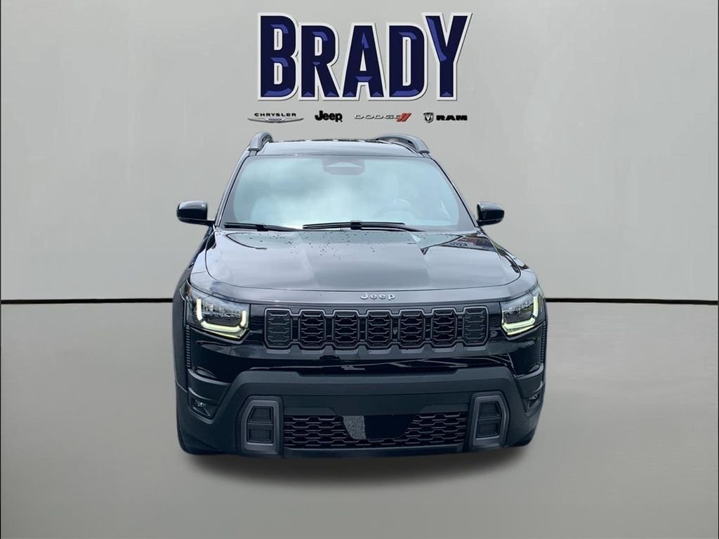 New 2026 Diamond Black Crystal Pearl-Coat Exterior Paint Jeep Laredo image 2