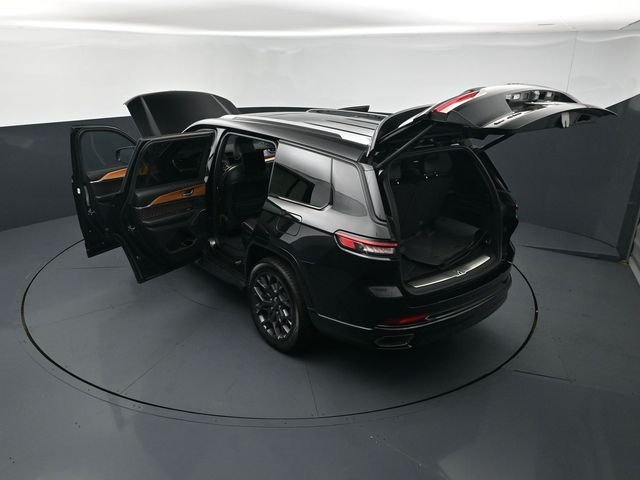 Used 2023 Black Jeep Summit image 28
