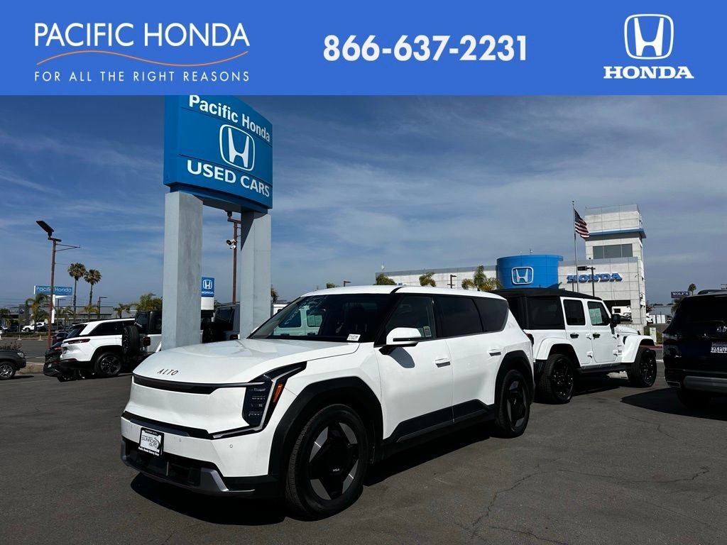 2024 Kia EV9 Light L/R's photo