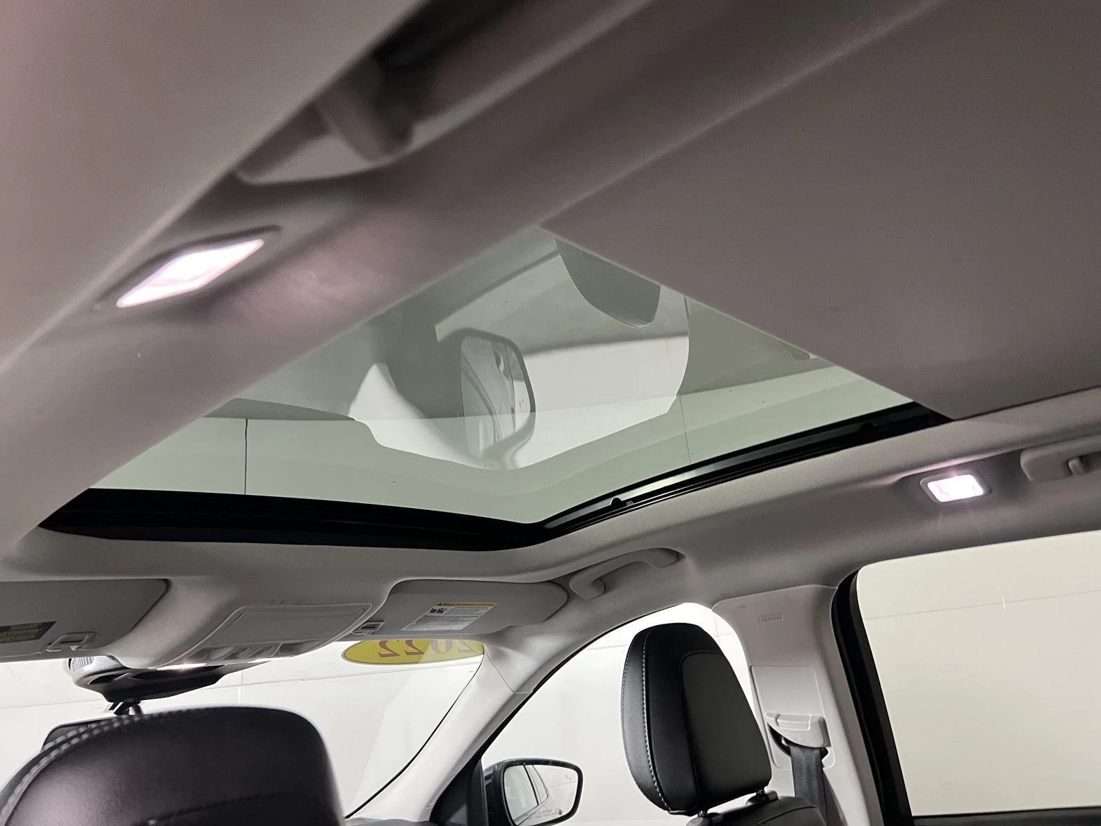 Used 2022 Stone Blue Ford SEL image 4