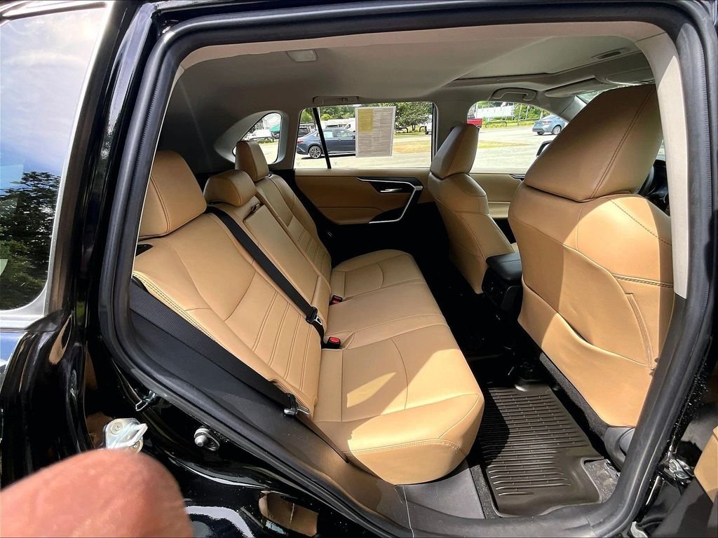 Used 2022 Black Toyota XLE Premium image 16