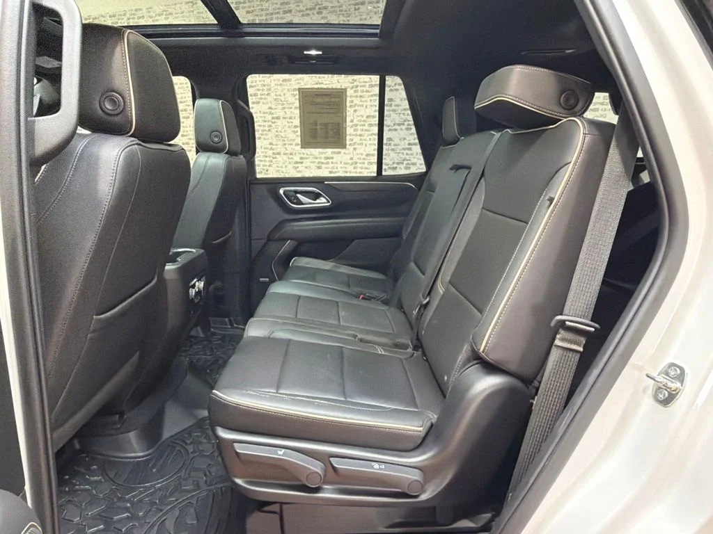 Used 2023 White Frost Tricoat GMC SLT image 14