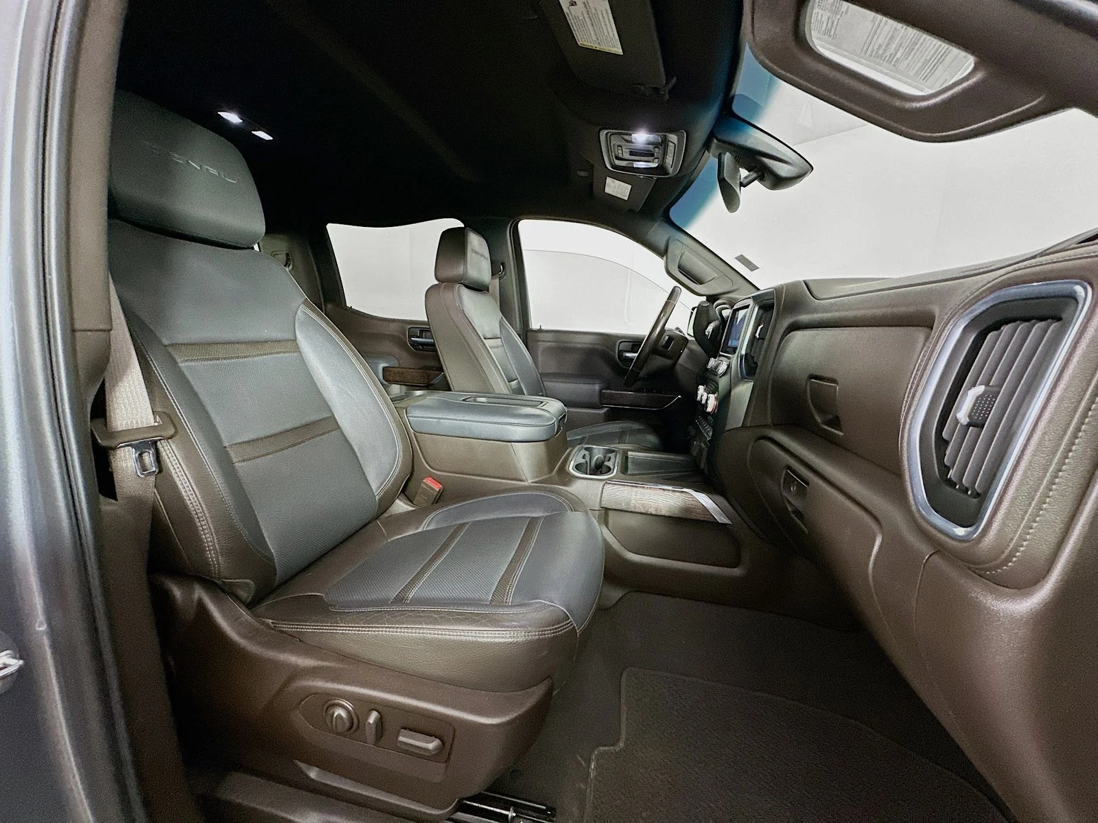 Used 2020 Steel Metallic GMC Denali image 30