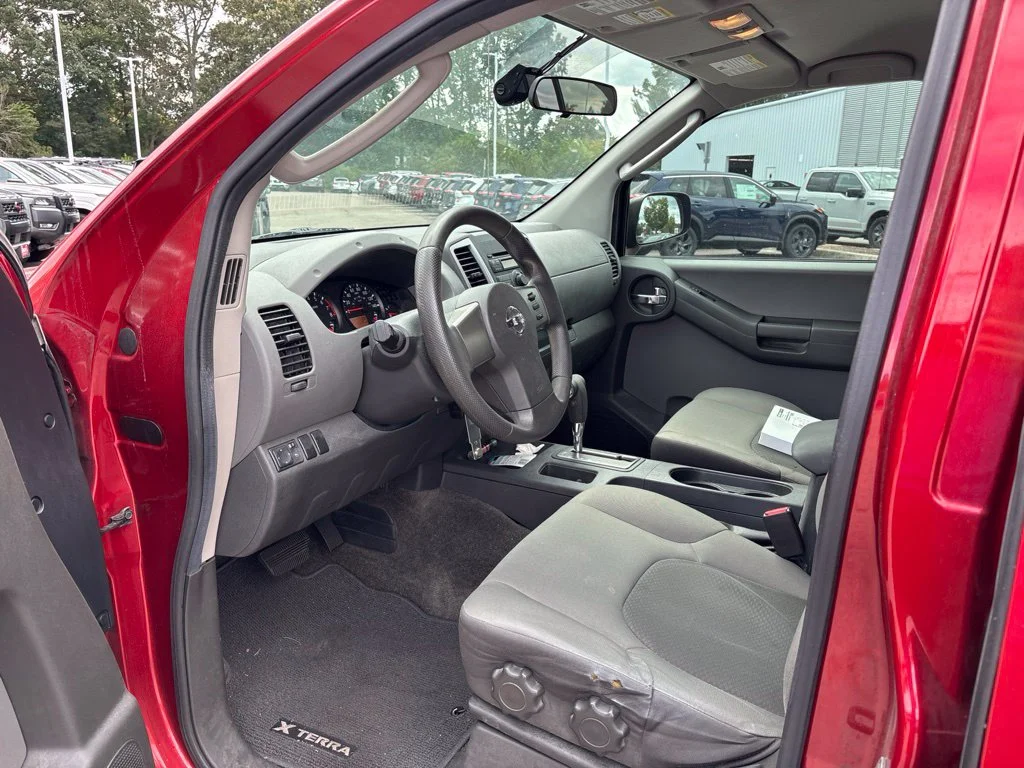 Used 2012 Red Nissan S image 5