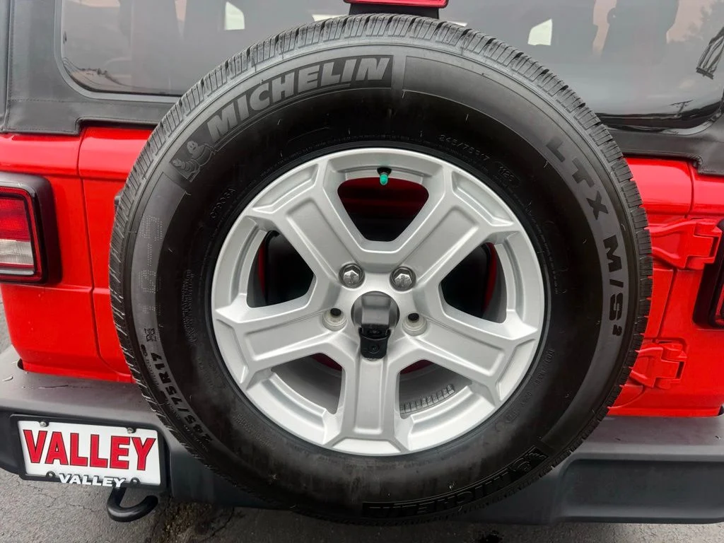 Certified Used 2019 Red Jeep Sport S image 33