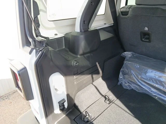 New 2026 Bright White Clear-Coat Exterior Paint Jeep Sport S image 11