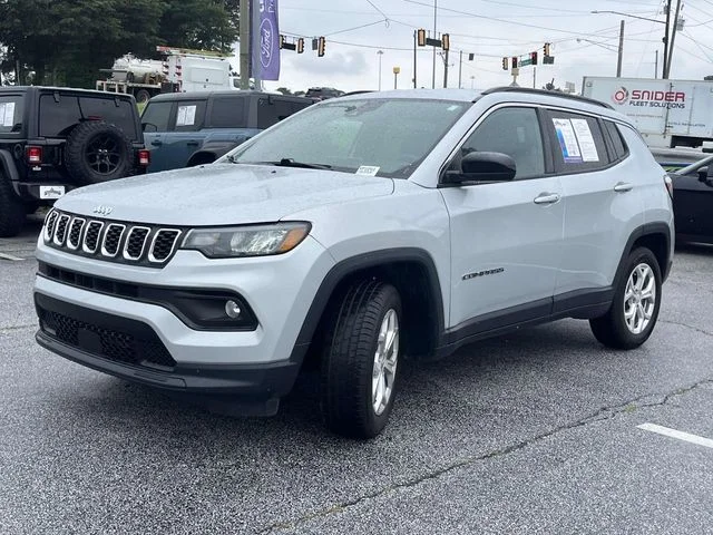 Used 2024 Silver Zynith Jeep Latitude image 7
