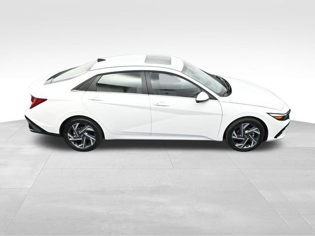 Certified Used 2025 White Hyundai SEL Convenience image 30