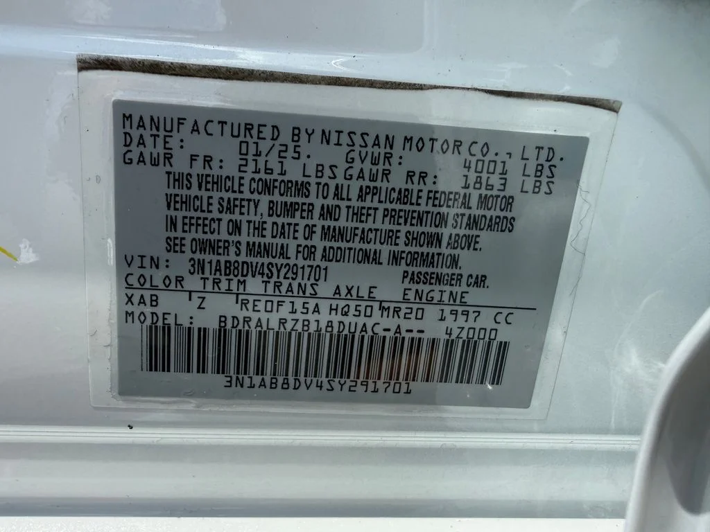 Used 2025 White Nissan SR image 26