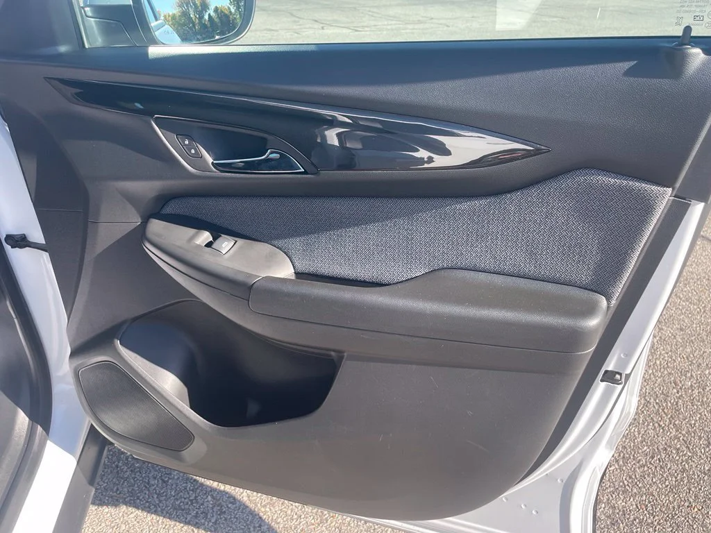 Used 2025 Summit White Chevrolet LT image 16