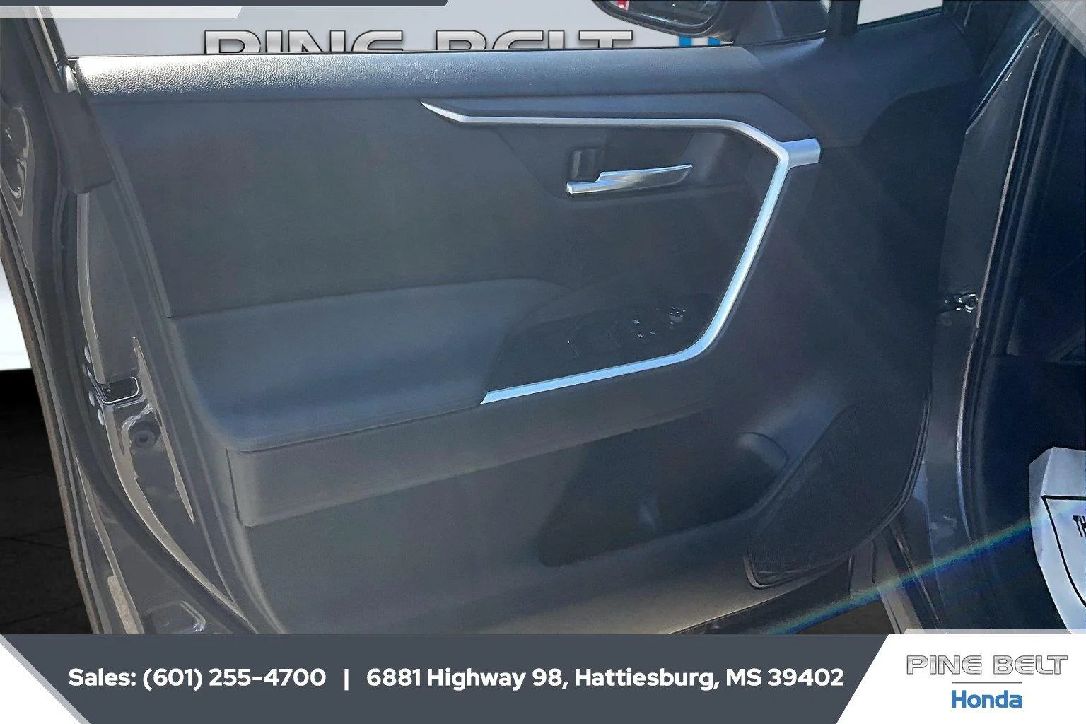 Used 2024 Magnetic Gray Metallic toyota XLE Premium image 17