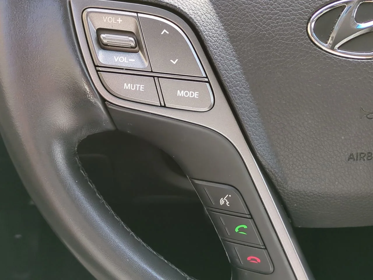 Used 2014 Mineral Gray Hyundai  image 20