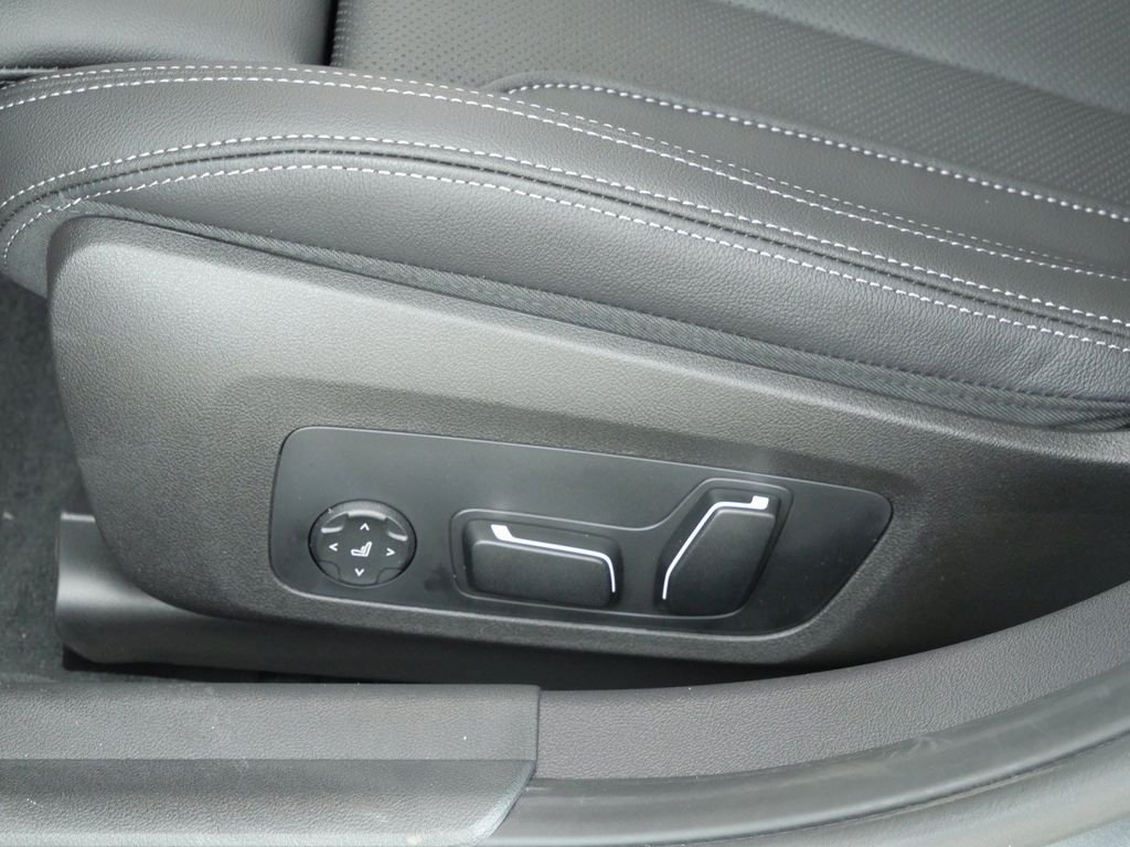 New 2026 Skyscraper Grey Metallic BMW 330i xDrive image 37