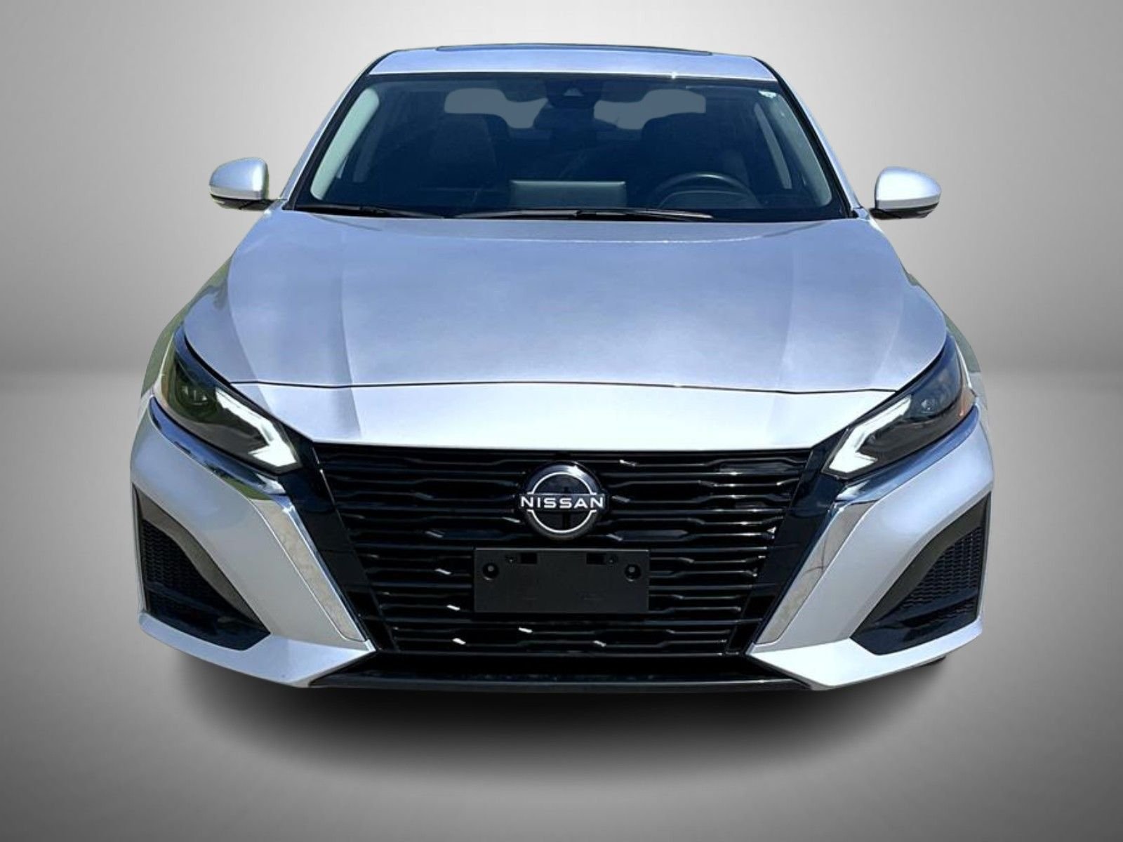 Used 2023 Silver Nissan 2.5 SL image 2