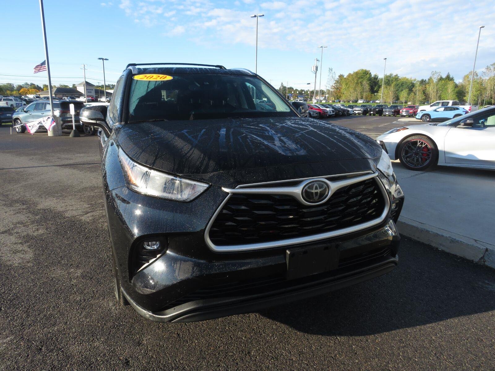 Used 2020 Midnight Black Metallic Toyota XLE image 4