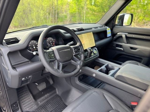 New 2026 Santorini Black Land Rover X-Dynamic SE image 10