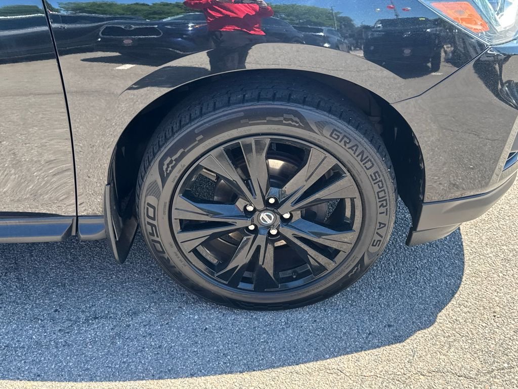 Used 2018 Black Nissan SL image 45
