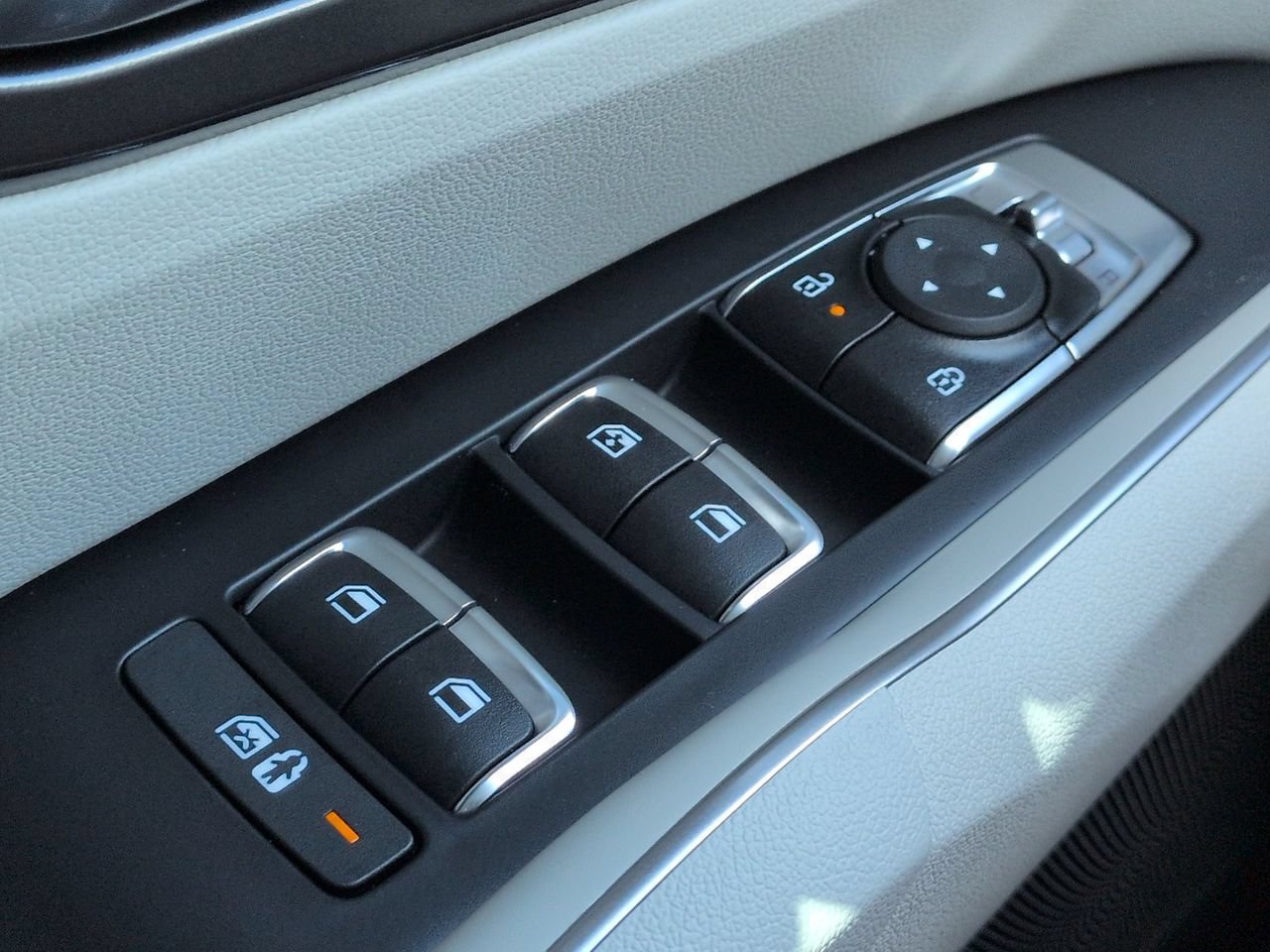 New 2026 Wolf Gray Kia S image 28