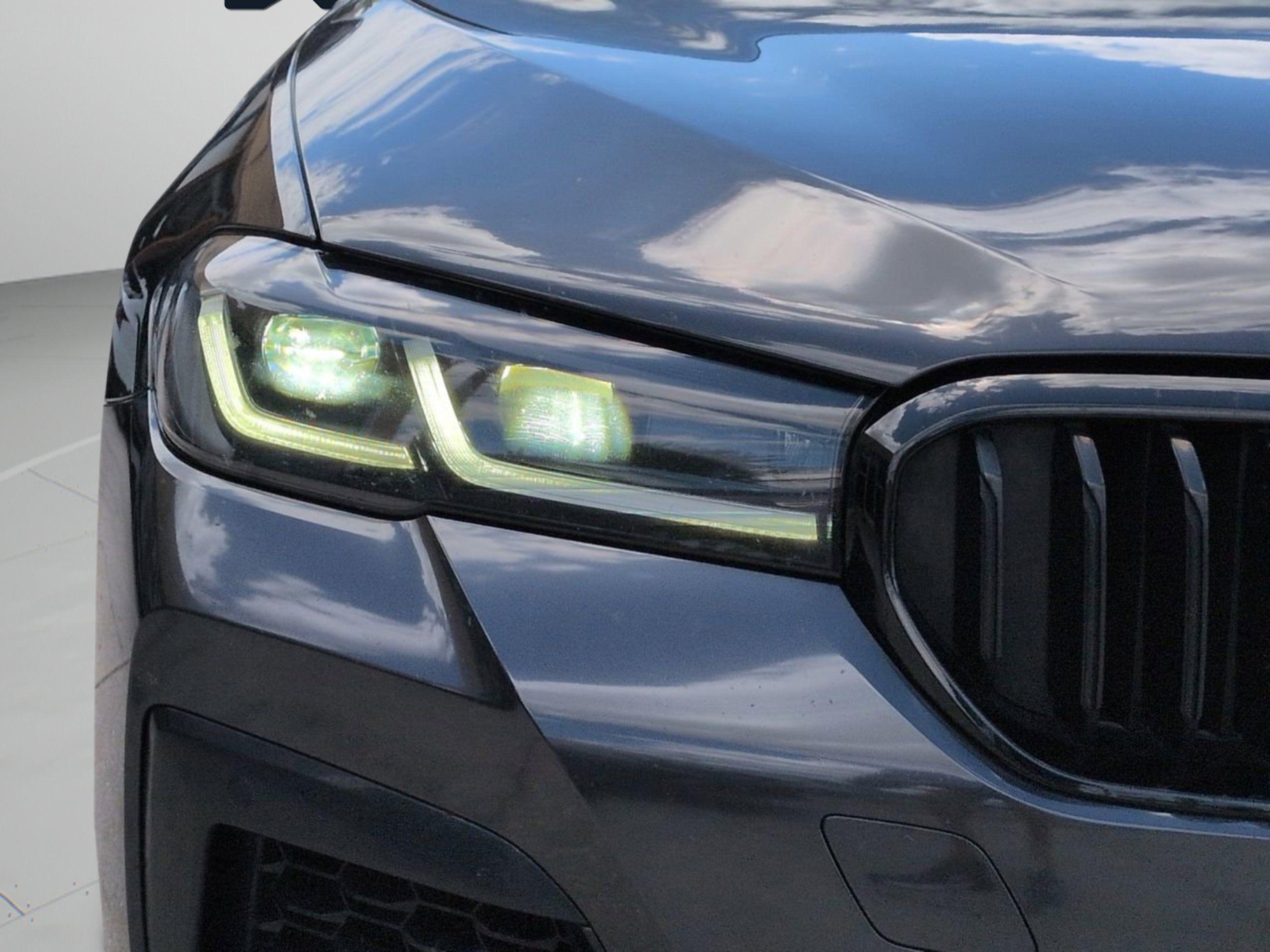 Used 2021 Dark Graphite Metallic BMW 540i image 29