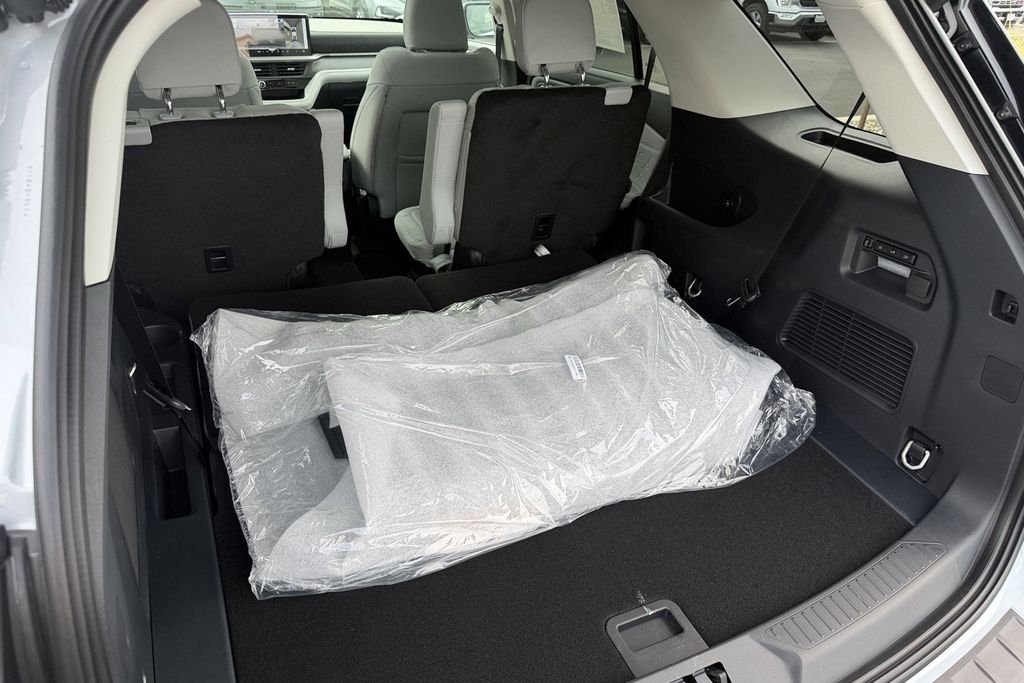 New 2026 Space White Metallic Ford Platinum™ image 27