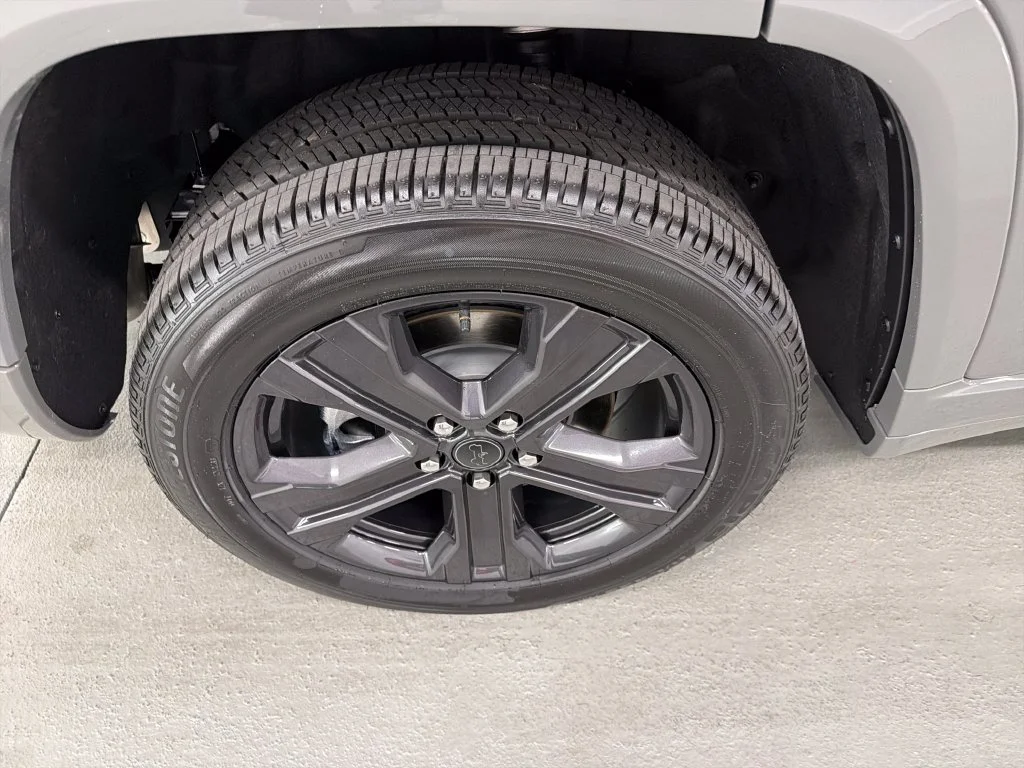 New 2027 Gray Jeep Limited image 10