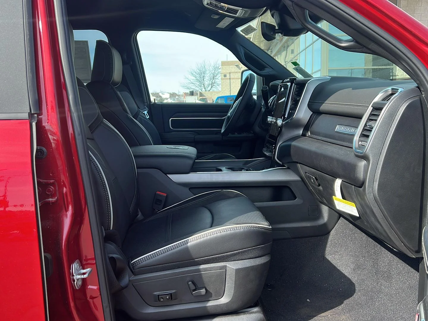 New 2026 Molten Red Pearl-Coat Exterior Paint RAM Laramie image 22