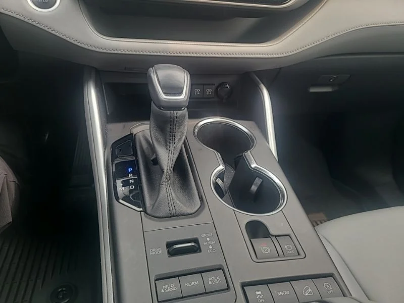 Used 2021  Toyota XLE image 16