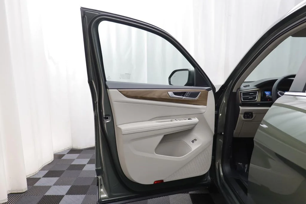 New 2026 Green Volkswagen 2.0T SE w/Technology image 5