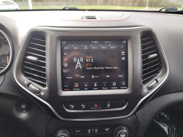 Used 2020 Red Jeep Trailhawk image 19