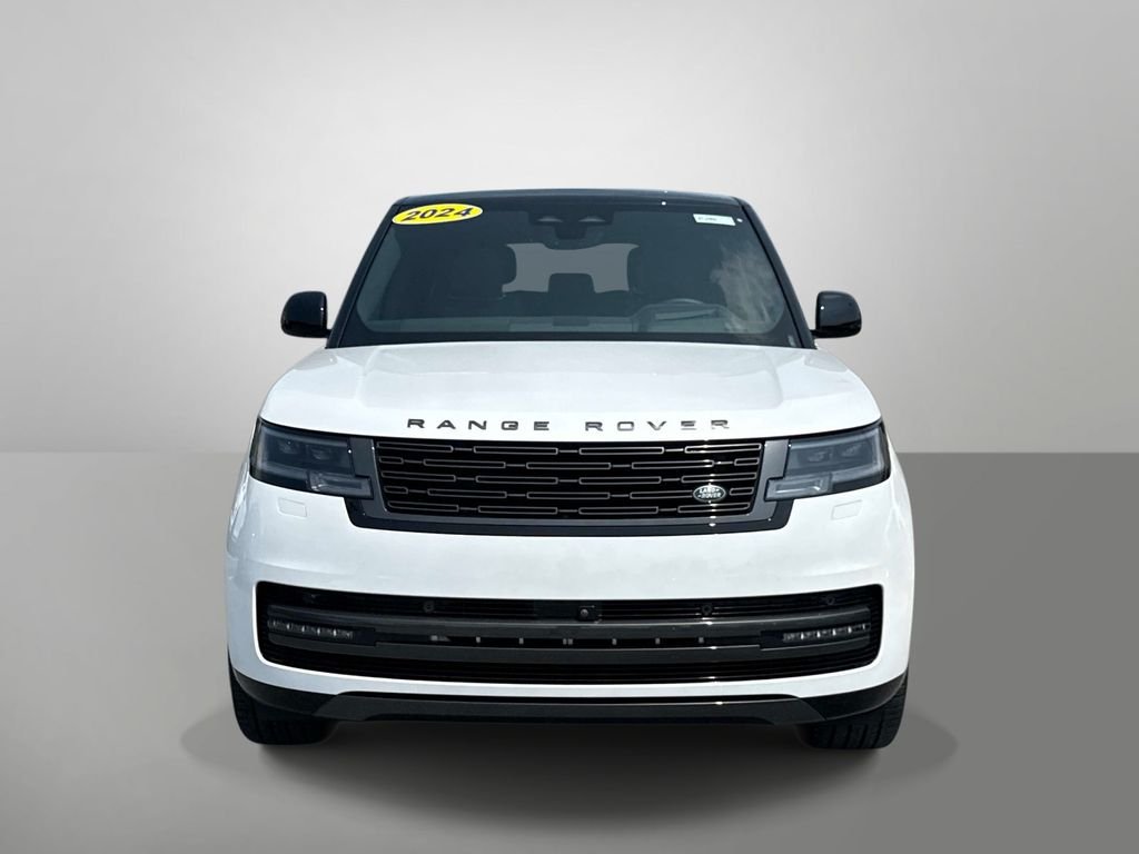 Used 2024 White Land Rover SE image 24